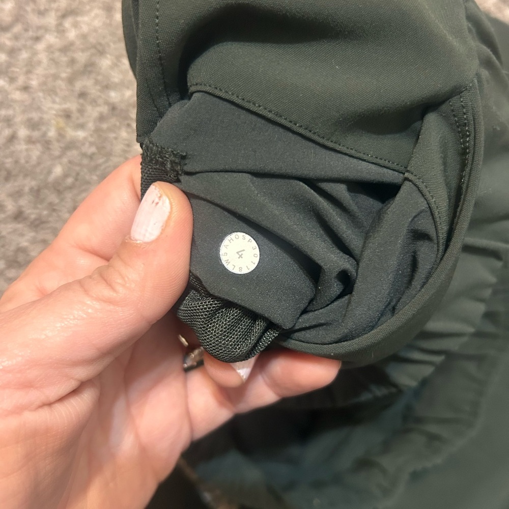 Lululemon On The Fly Pant Woven 28” Black – Size 4 - Picture 5 of 7